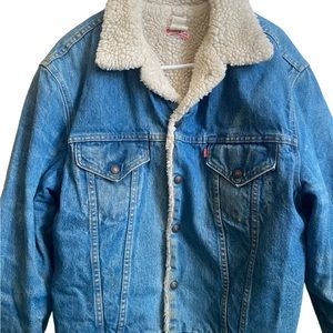 LEVI’s men’s jean jacket SZ 46, fleeced line